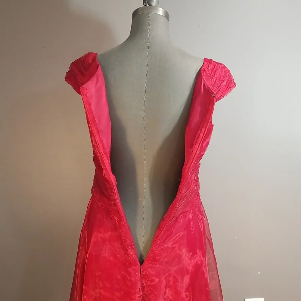 Organza Shimmering red dress approximate size 6 - Picture 7 of 17